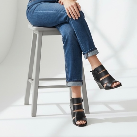 Adrienne Vittadini Open Toe WedgeHeel Side Zip with Tassel Black Sandal Size 7.5 - Picture 2 of 8